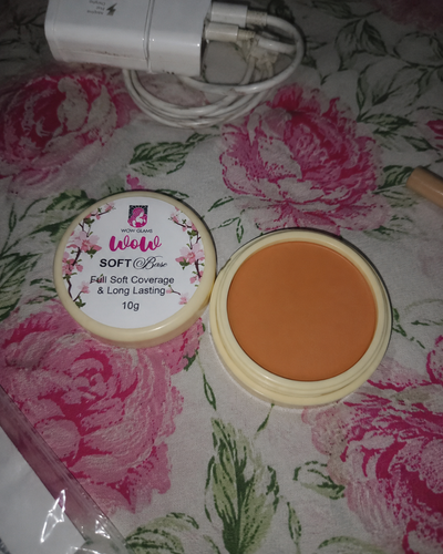 Customer review photo for Wow 38 Shade Handi Base - Matte Foundation