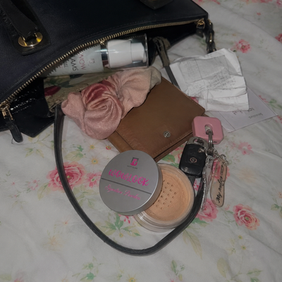 Customer review photo for WOWLOOK Translucent Loose Powder | Makeup Setting Powder